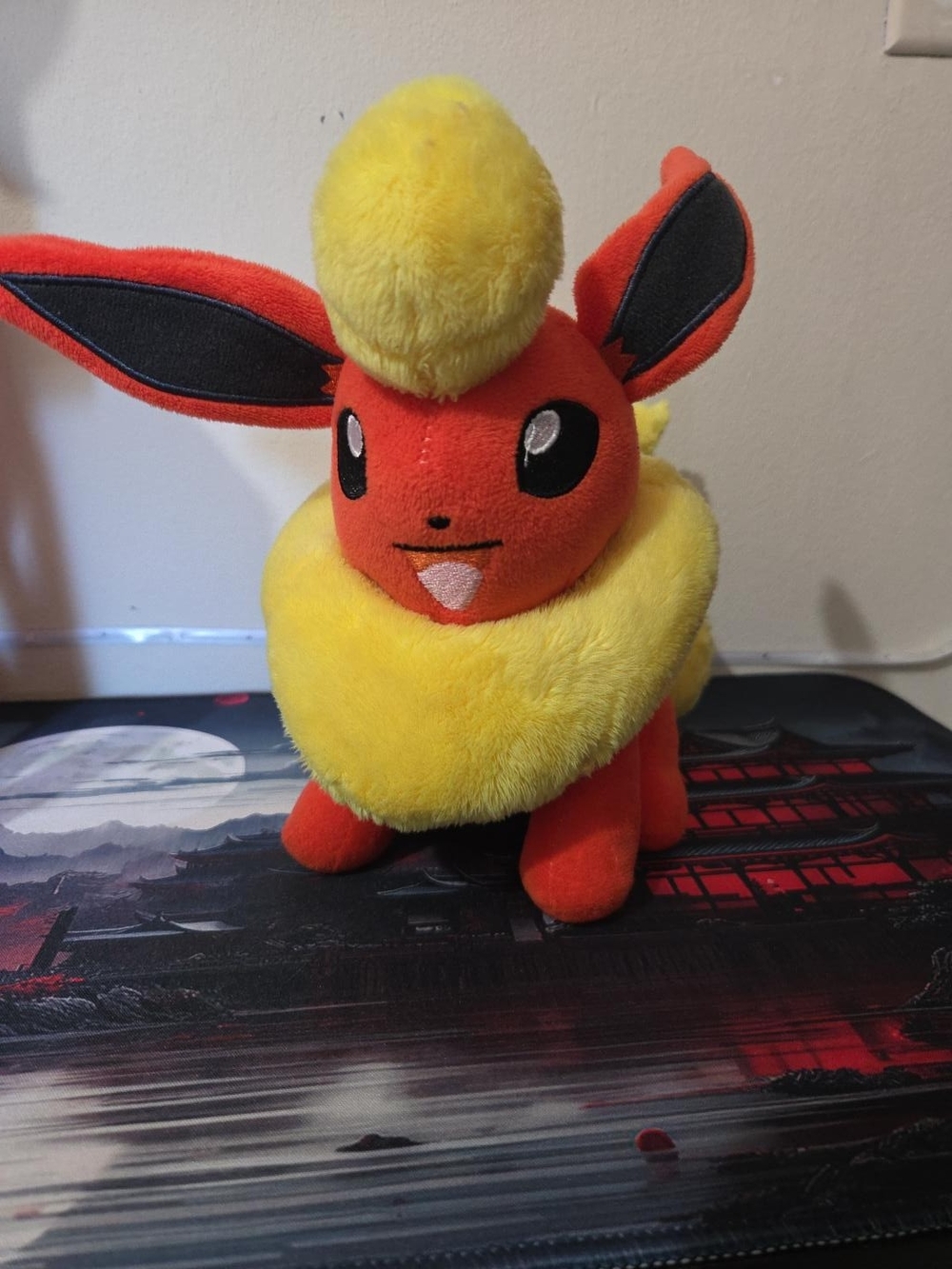 Takara Tomy Pokémon Flareon Plush Doll S Yellow & Red